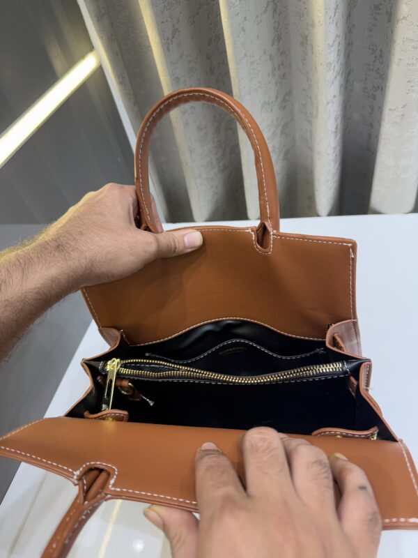 BURBERRY TOTEBAG - Image 2