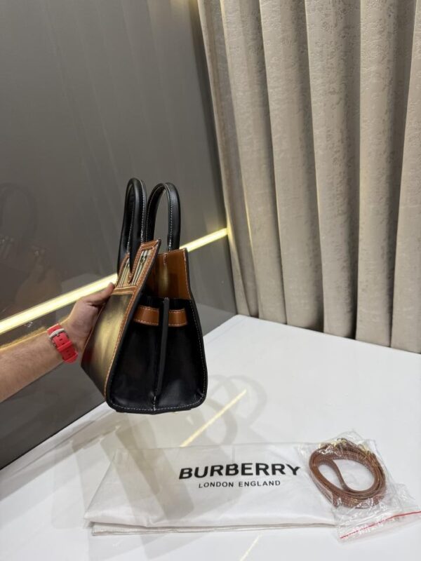 BURBERRY TOTEBAG - Image 2