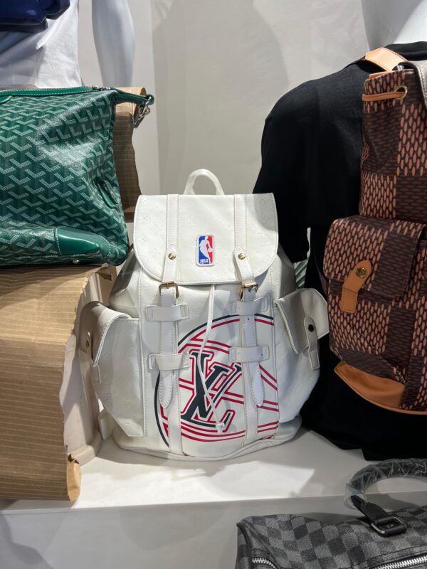 LOUIS VIUTTON BAGPACK - Image 3