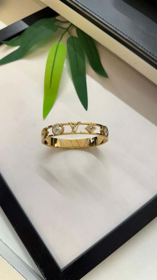 Bracelate